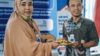 WhatsApp Image 2021-06-19 at 19.19.50 Pemimpin Perusahaan PT. MDI, Diah Kusuma Putri Muda, saat memberikan potongan tumpeng menandai peluncuran Media Koperzone.com