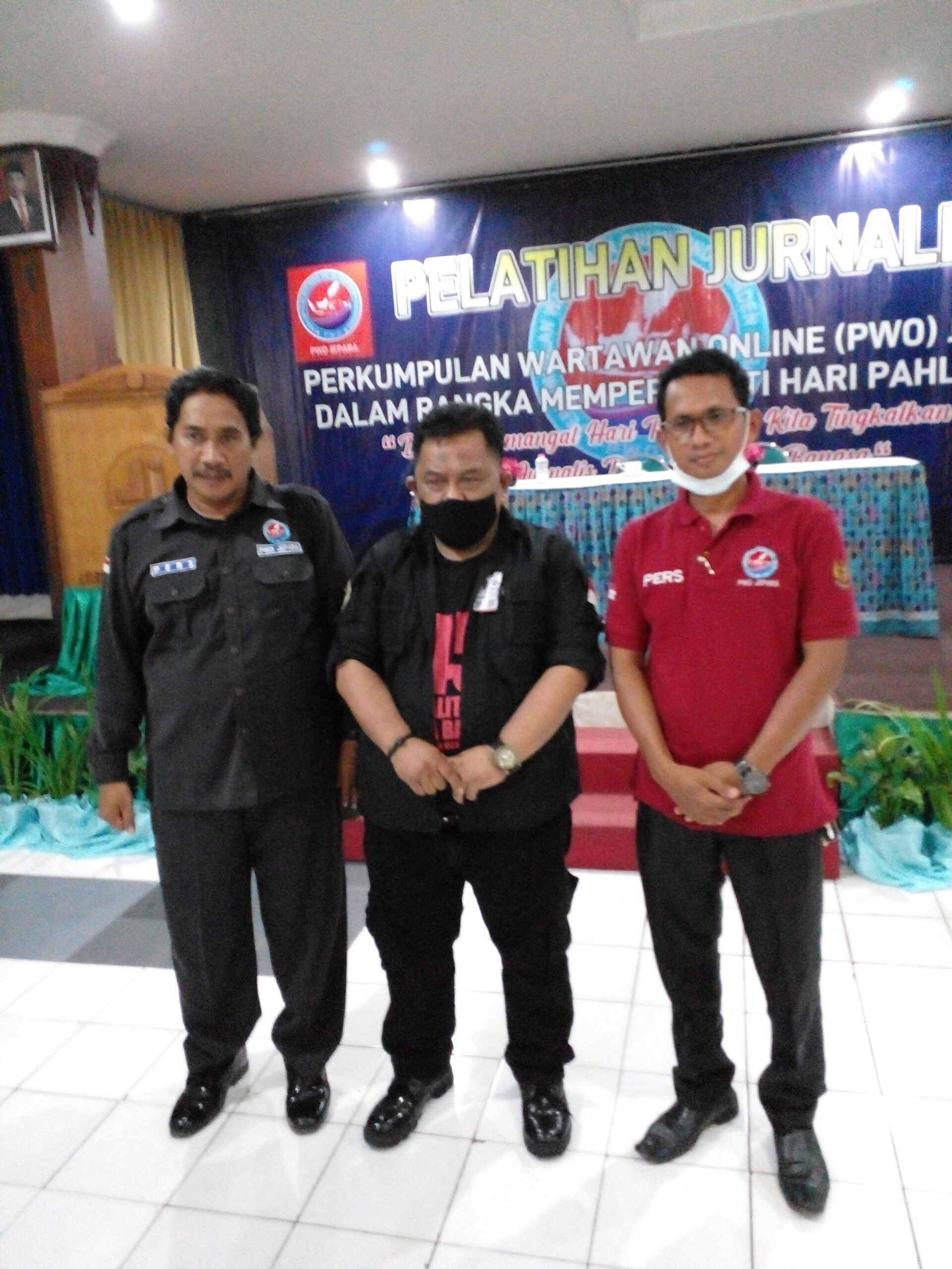 Ketua dan Sekretaris Panitia Pelatihan Jurnalistik