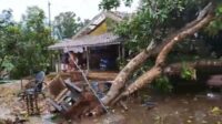 foto-hasil-tangkapan-layar-terdapat-rumah-warga-yang-rusak-b-yrtc (1)