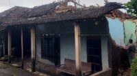 2903-Diterpa-Hujan-dan-Angin-Kencang-1-Rumah-Rusak-rom-1-435424764~2