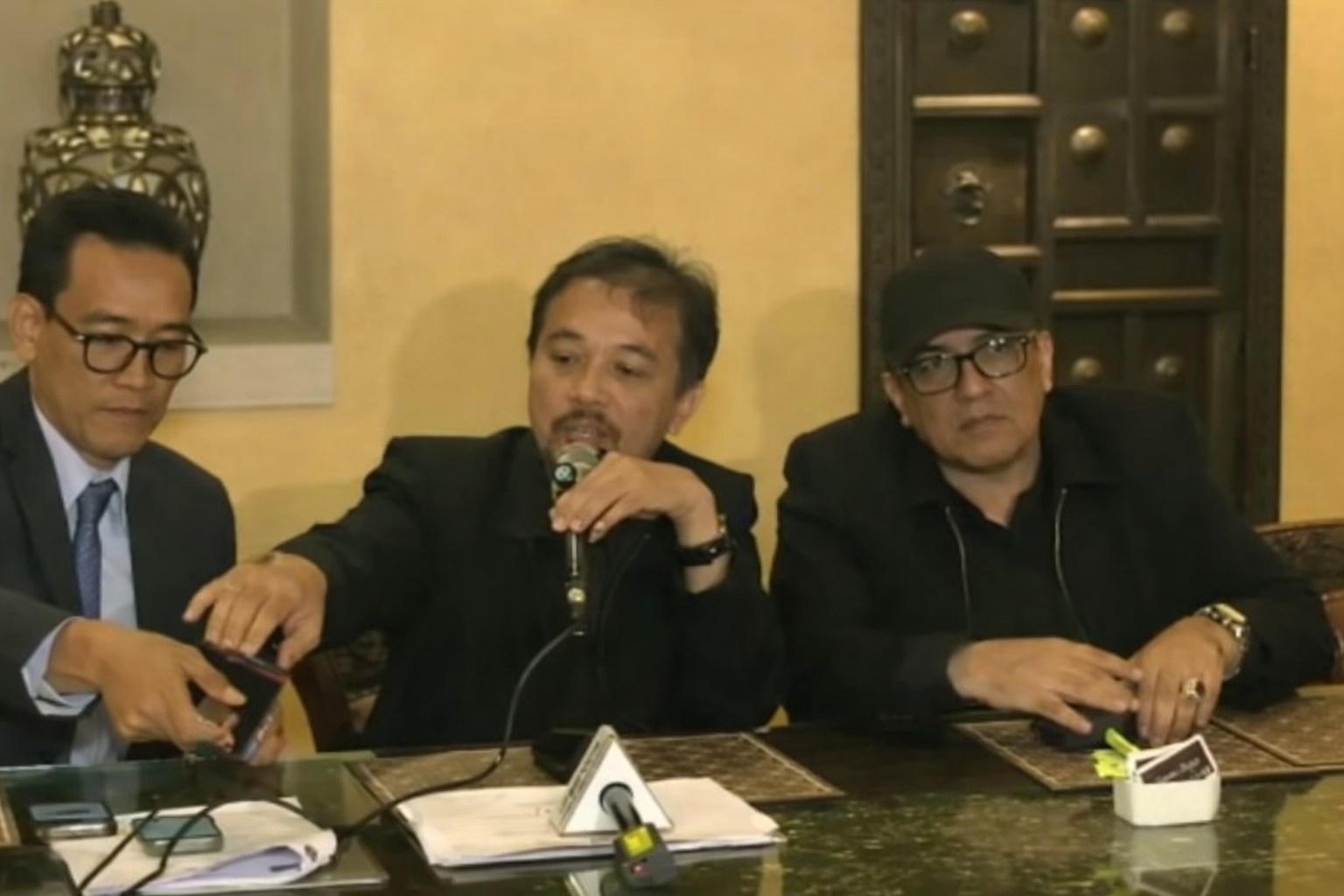 Roy Suryo konferensi pers bahas ijazah Jokowi