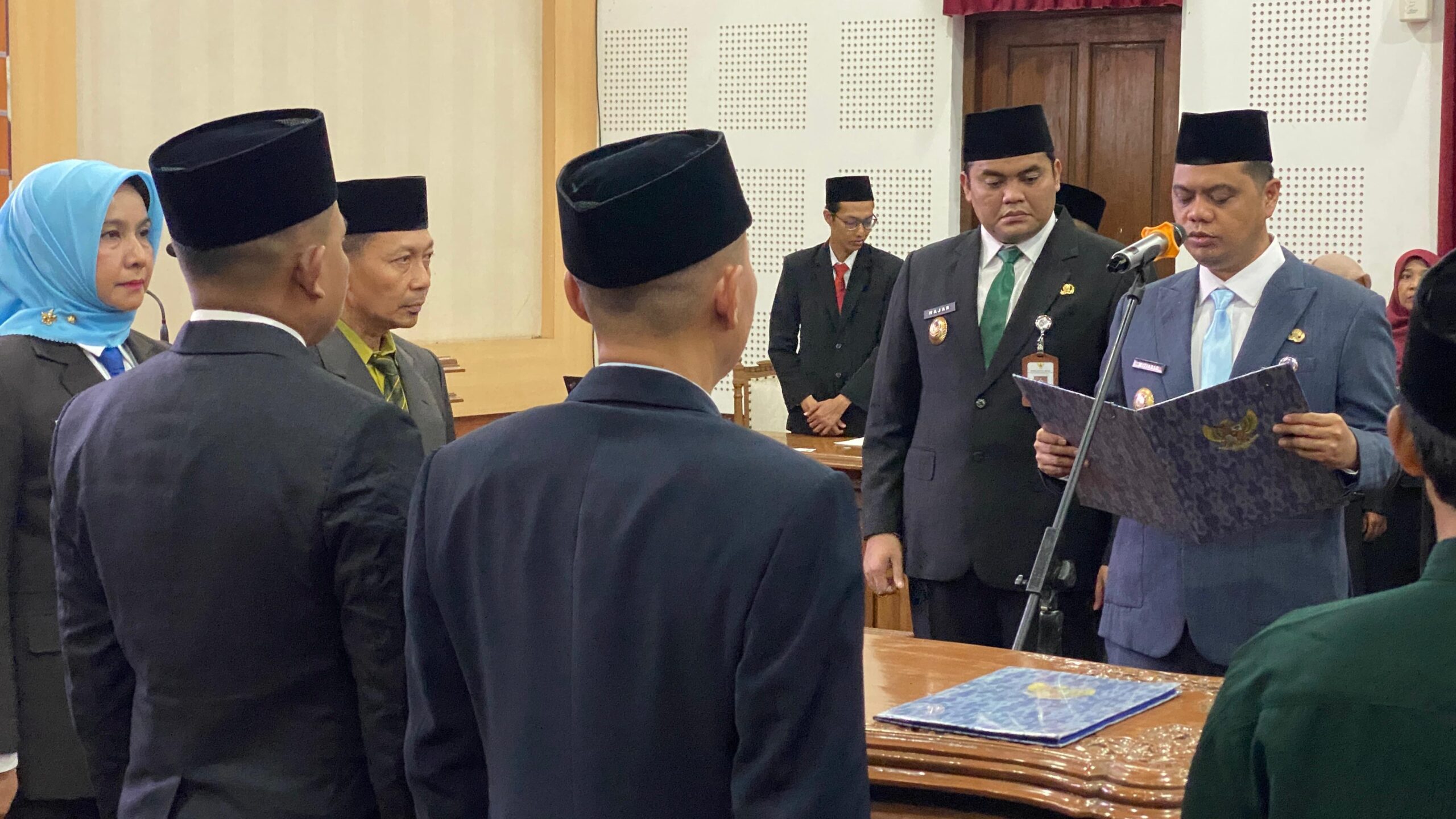 Pelantikan pejabat di ruang formal
