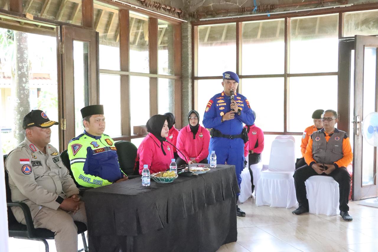 Apel Relawan SAR pengamanan Lomban Syawalan 2026 di Pantai Bandengan Jepara