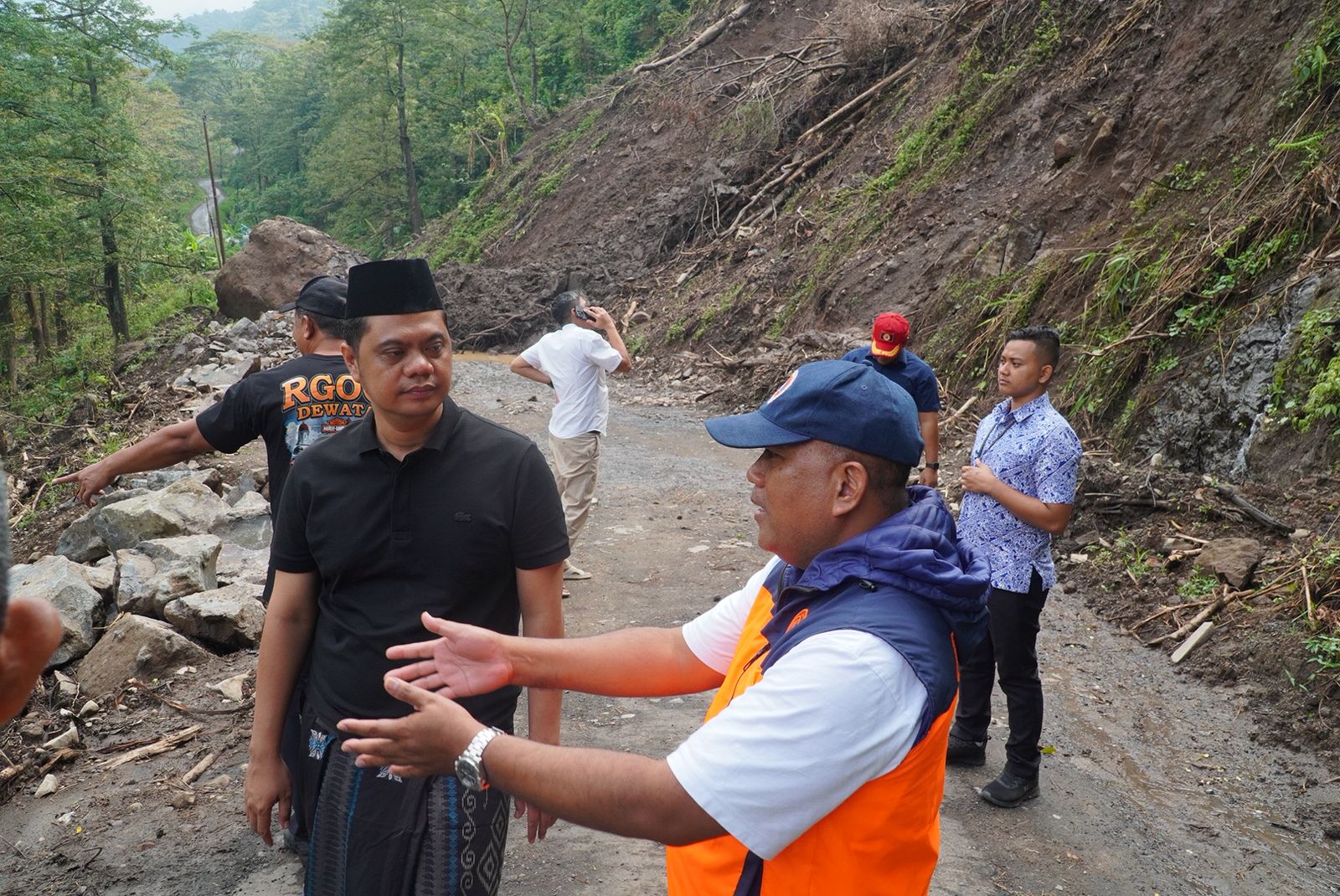 Bupati Wiwit tinjau lokasi longsor Desa Tempur Jepara