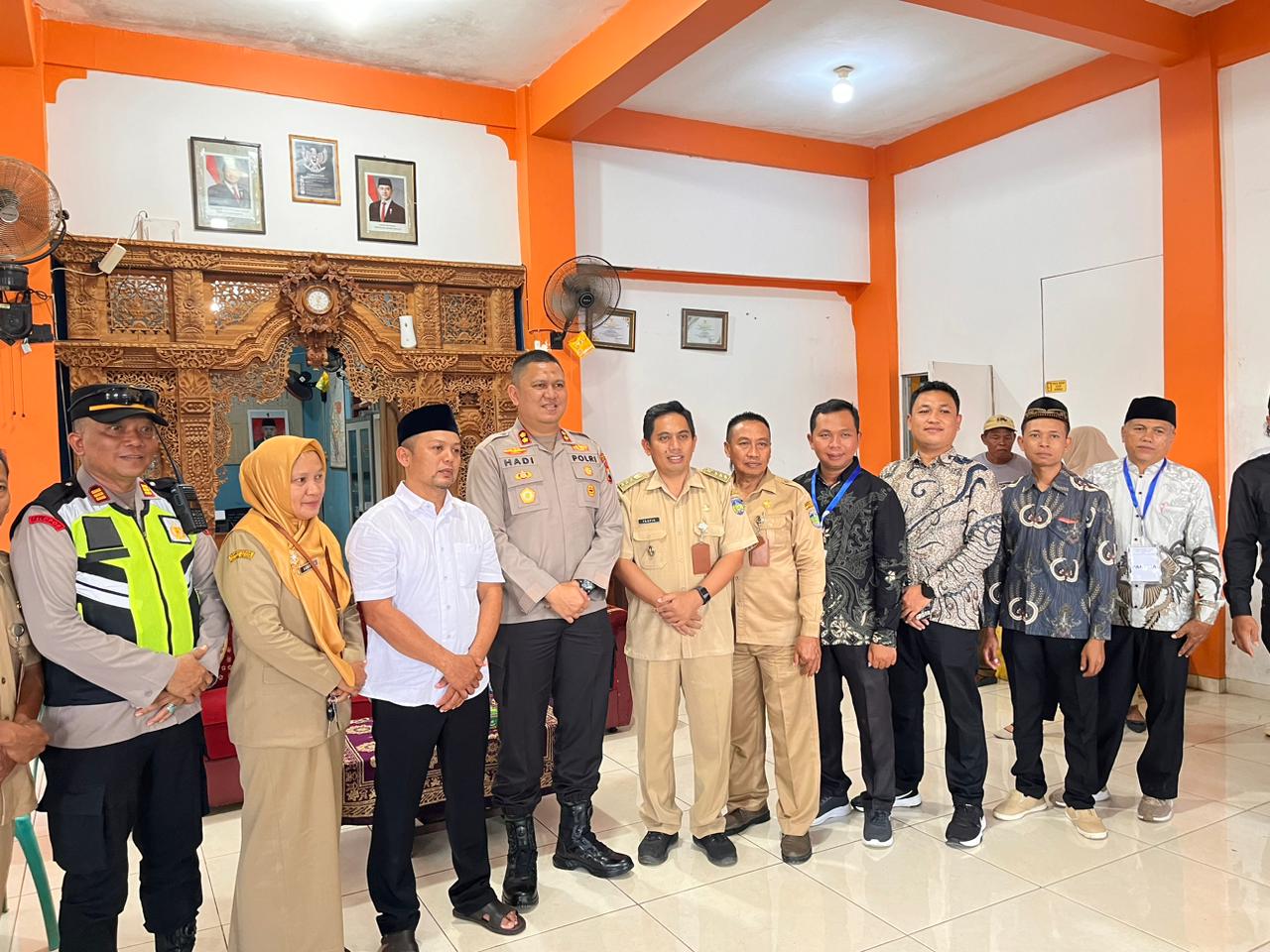 Kapolres Jepara AKBP Hadi Kristanto meninjau pelaksanaan Musdes PAW di Kabupaten Jepara