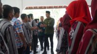 Bupati Jepara Witiarso Utomo saat halal bihalal di Kecamatan Kembang membahas program penanaman pohon produktif di tepi jalan desa