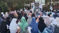 Siswa MI Miftahul Huda Tegalsambi Jepara buka puasa bersama saat Pesantren Ramadan dengan menu program Makan Bergizi Gratis (MBG).