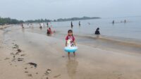 pantai pailus jepara pasir putih ombak tenang wisata keluarga