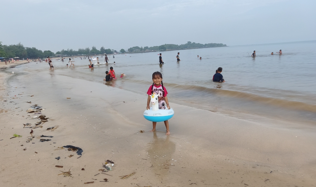 pantai pailus jepara pasir putih ombak tenang wisata keluarga