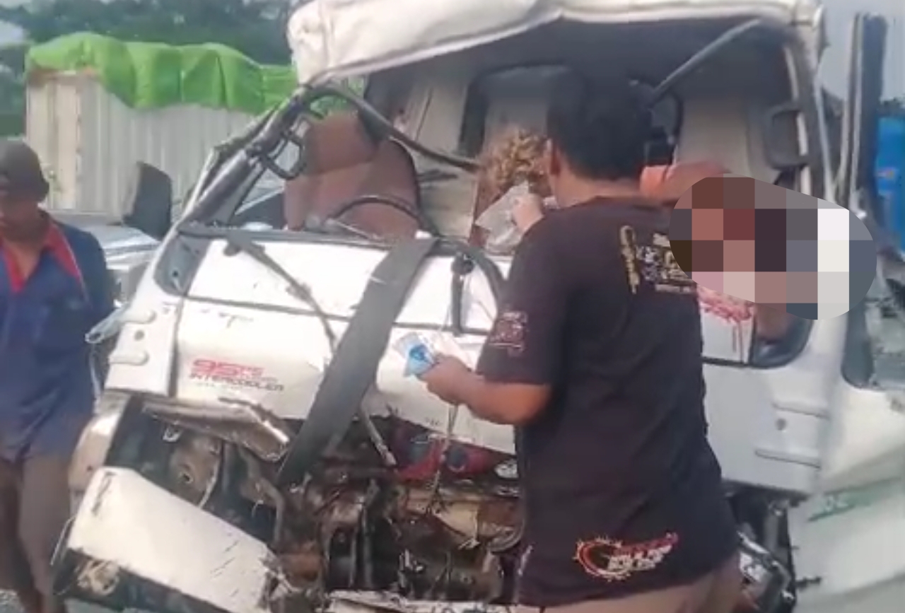 Kecelakaan Tol Gempol Pasuruan melibatkan pikap asal Jepara dan dump truk di KM 808 jalur B