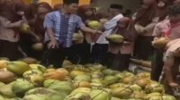 mbg di gresik disetop sementara usai sajikan kelapa utuh