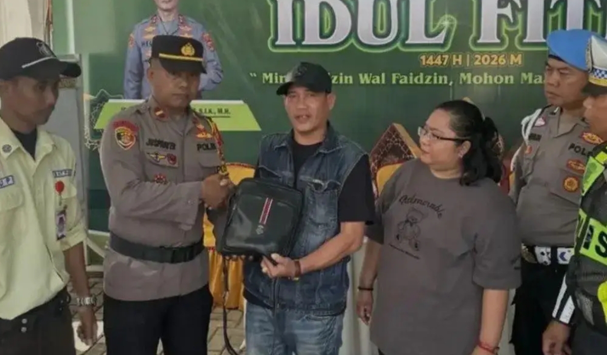 Pemudik mudik 2026 temukan kembali tas berisi Rp23 juta di Rest Area Tol Lampung