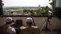 Pemantauan hilal oleh tim rukyat Kemenag jelang penetapan 1 Syawal 1447 H di Indonesia