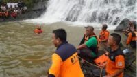 dua remaja tenggelam di Air Terjun Watu Bobot Jepara saat proses evakuasi oleh tim SAR