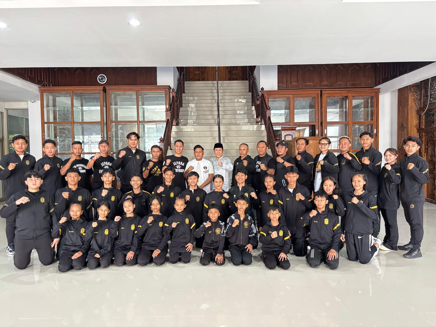 Kontingen FORKI Jepara dilepas Ketua DPRD Agus Sutisna untuk Kejurprov Jawa Tengah 2026 dengan target juara umum