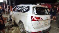 Mobil Wuling rusak parah usai diduga tabrak lari dan menabrak tiang WiFi di Bangsri Jepara