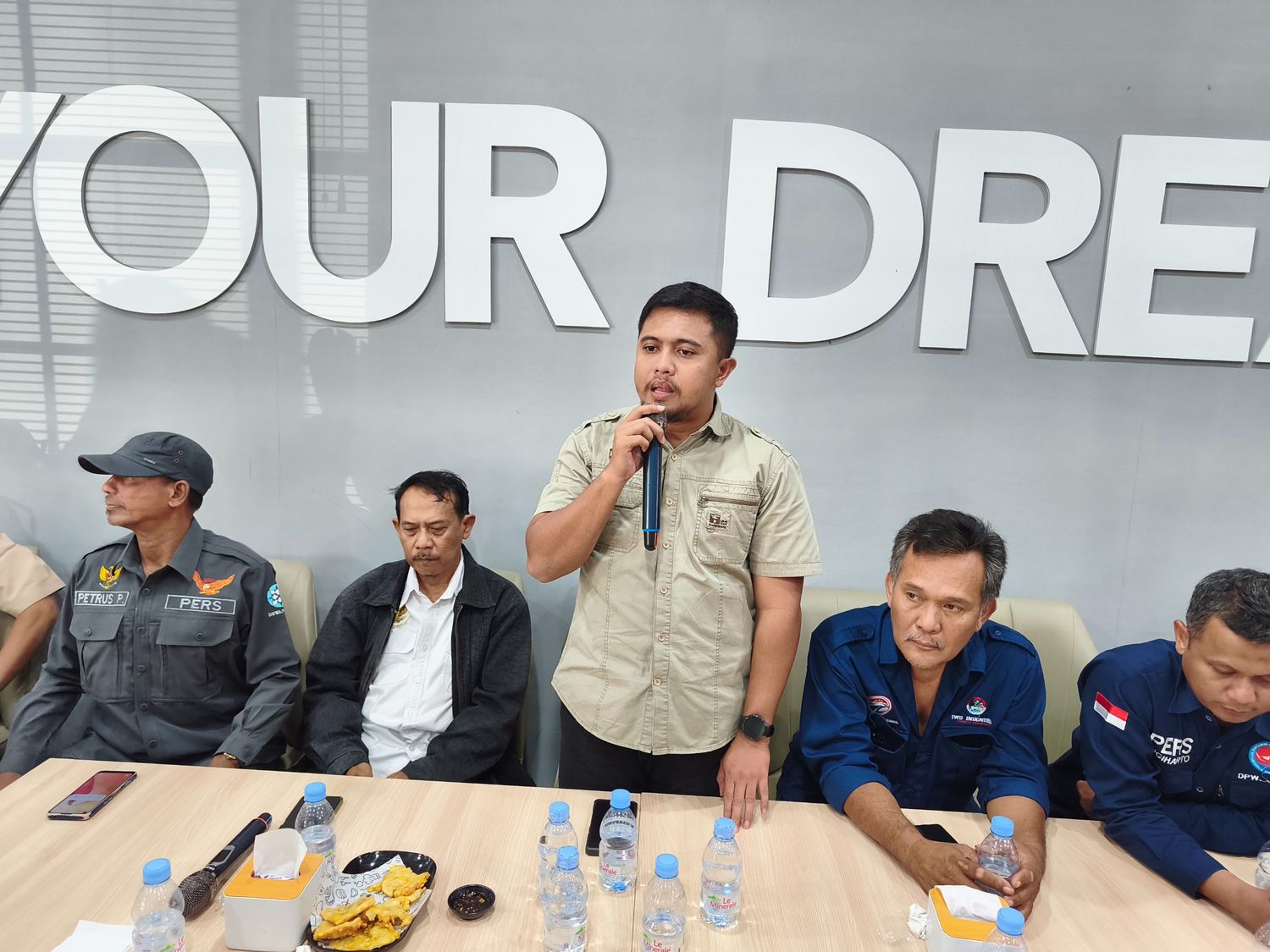 Kasat Reskrim Jepara AKP Wildan Umar silaturahmi bersama pers Jepara dalam acara ngopi santai FKOPJ