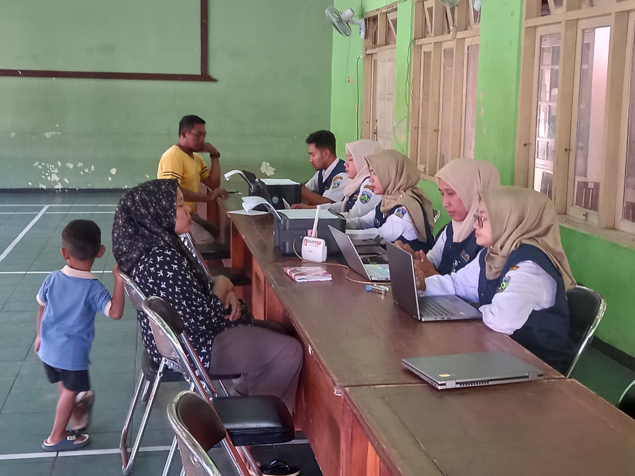 Nelayan Karimunjawa mengurus NIB dan rekomendasi BBM subsidi melalui layanan jemput bola di Kecamatan Karimunjawa