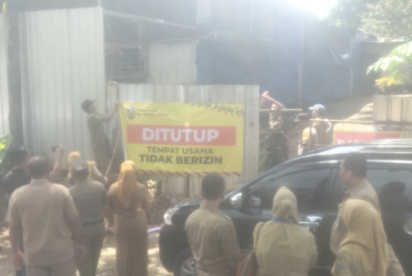 penutupan kandang ayam ilegal di Desa Ngetuk Jepara oleh Satpol PP