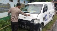 Mobil MBG tabrak pasutri di Tuban usai menyalip di tikungan, kendaraan rusak parah