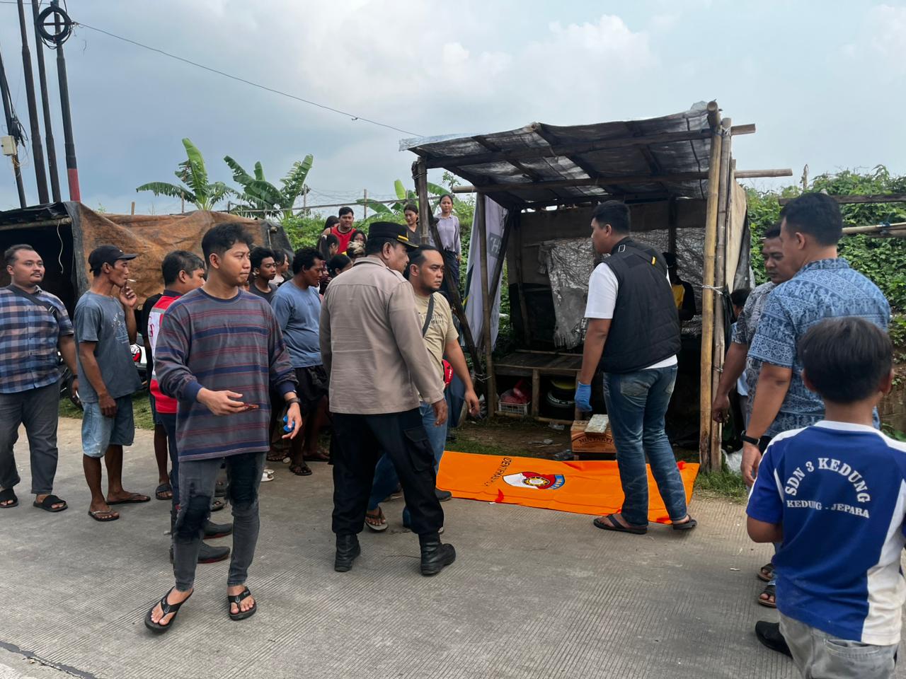 penemuan mayat bayi di sungai Kedungmalang Jepara oleh warga