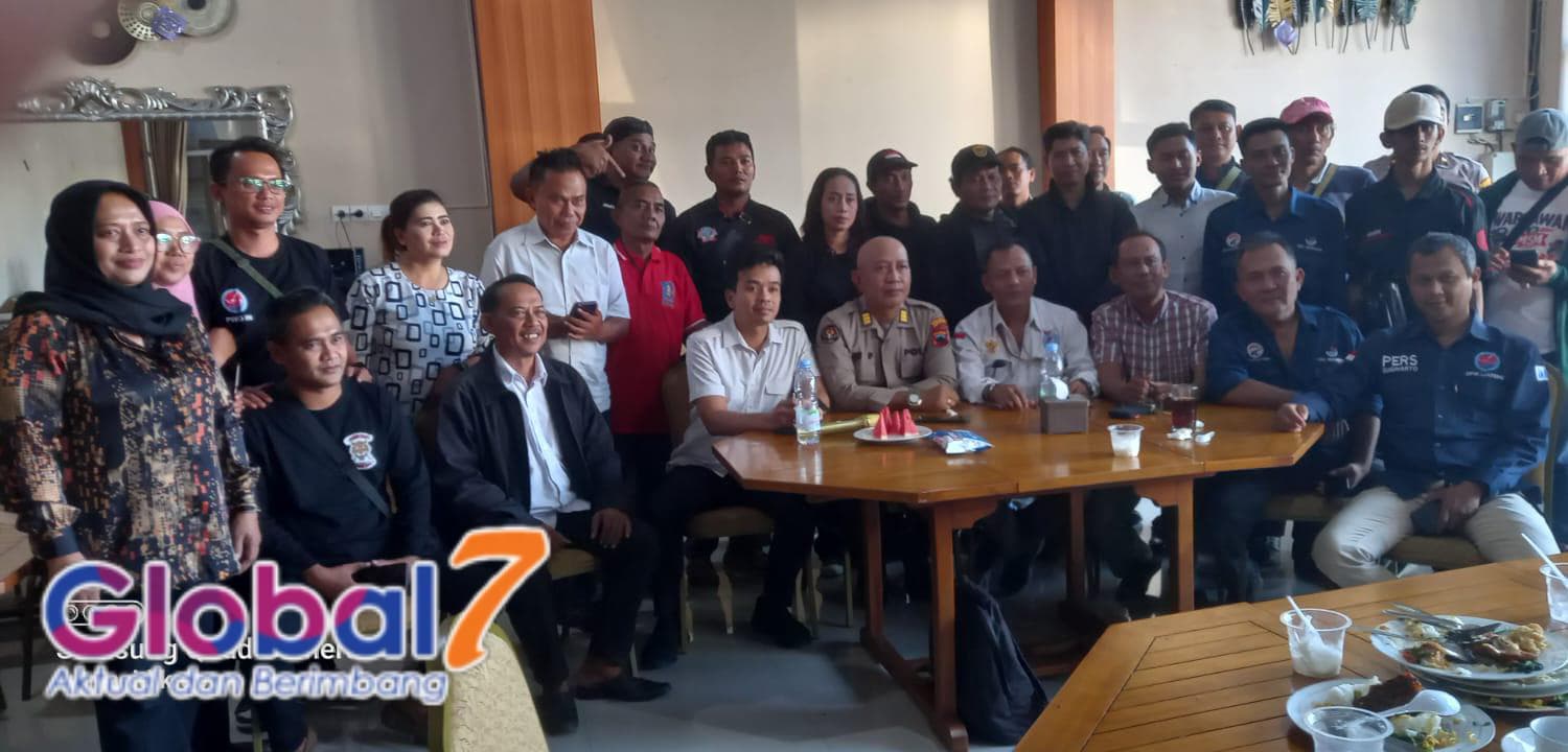 Sat Reskrim Polres Jepara menggelar silaturahmi bersama puluhan wartawan di Jepara untuk memperkuat sinergi, membangun komunikasi, dan menjaga keamanan serta ketertiban masyarakat.