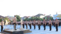Sebanyak 71 personel Polres Jepara menerima kenaikan pangkat dalam Upacara Korps Raport Hari Bhayangkara ke-80. Terdiri dari 69 personel reguler dan 2 personel penerima pangkat pengabdian.